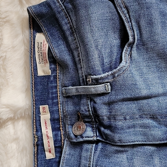 EUC Distressed Levi's Mile High Super Skinny Jeans 28 From Free People 👖 - Picture 2 of 11